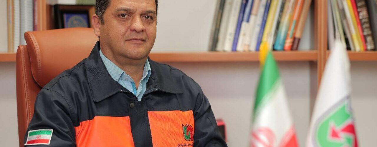 انجام عملیات بهسازی همراه با روکش آسفالت در محور کرمان_راور_
دیهوک