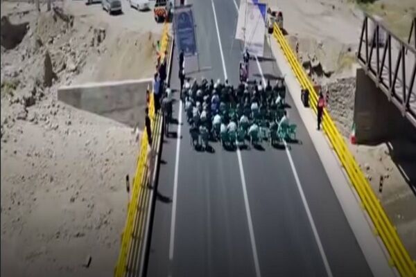 انجام ۶۰۰ کیلومتر رگلاژ راه‌های شهرستان چالدران طی شش‌
ماه/۱۵۰ کیلومتر شن‌ریزی در محورهای شهرستان