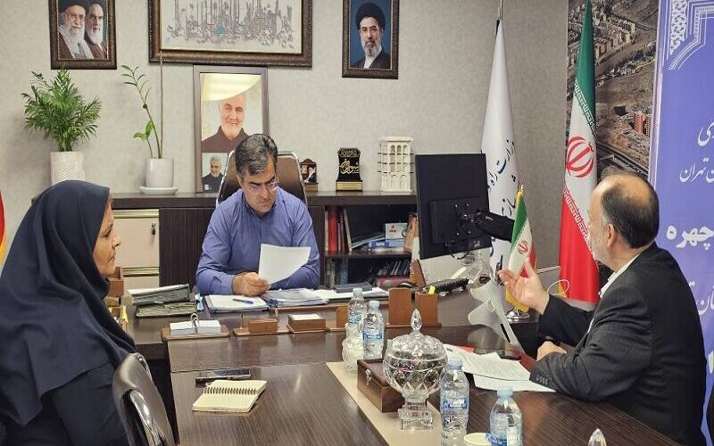 ببینید| برگزاری جلسه ملاقات مردمی و دیدار چهره به چهره
مدیرکل راه و شهرسازی استان تهران با شهروندان