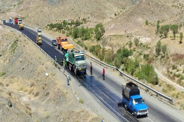 ببینید|عملیات اجرای روکش آسفالت گرم در محور چکنه آبروان
خراسان رضوی به طول ۱۰ کیلومتر