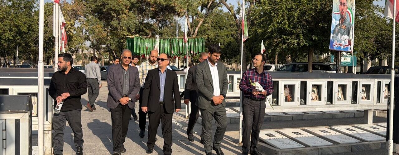 تجدید میثاق خانواده راهداری قزوین با آرمان‌های شهدا در هفته
دفاع مقدس