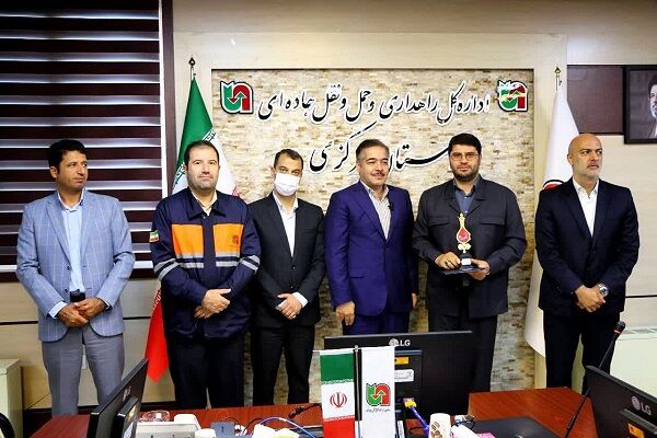 تجلیل از خادمان اربعین حسینی استان مرکزی در حوزه حمل‌ونقل
جاده‌ای