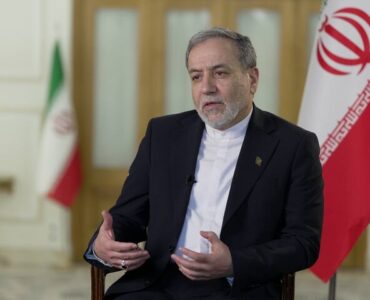 عراقچی: هم برای جنگ و هم برای دیپلماسی آماده‌ایم؛ انتخاب با آمریکاست