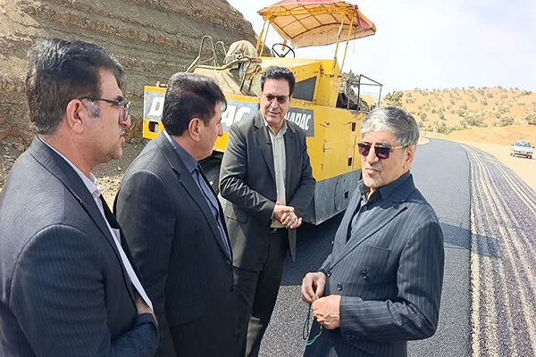 آغاز عملیات روکش آسفالت «واریانت چنار» در شهرستان
کوهدشت