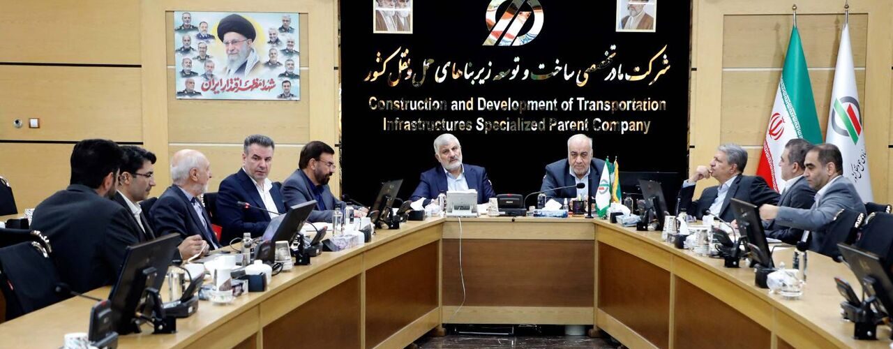 آغاز مذاکرات برای احداث ۲۰۰ کیلومتر دیگر از آزادراه حرم تا
حرم