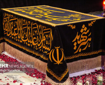 تجدید میثاق مرزبانان خراسان رضوی با رهبر شهید در رواق دارالذکر تجدید میثاق مرزبانان خراسان رضوی با رهبر شهید در رواق دارالذکر