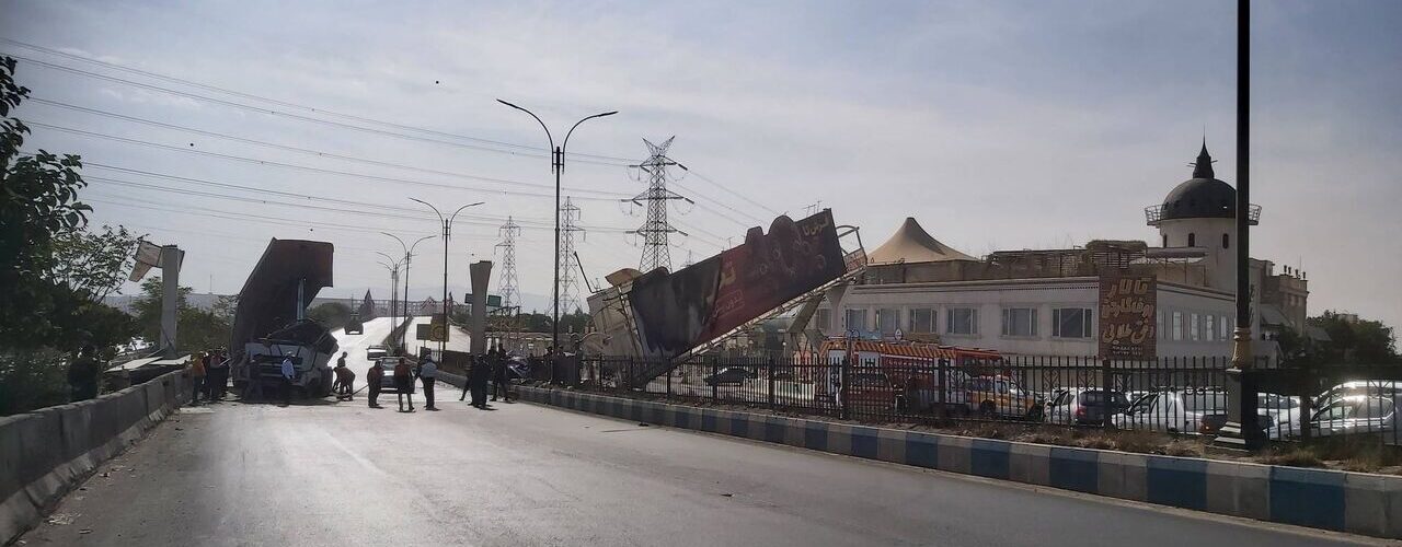 ترافیک و انسداد مقطعی در محور تهران-جاجرود بر اثر برخورد
کشنده با پل عابر پیاده