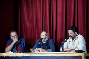 روایت مردی که مخفیانه تمرینهای بهرام بیضایی را تماشا کرد / «گیشه ۲» سندی تصویری از سالهای پر شور تئاتر است روایت مردی که مخفیانه تمرینهای بهرام بیضایی را تماشا کرد / «گیشه ۲» سندی تصویری از سالهای پر شور تئاتر است