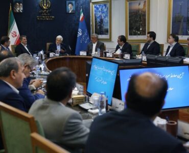 عارف: ۹۵ درصد حواشی تغییرات مدیریتی کذب است عارف: ۹۵ درصد حواشی تغییرات مدیریتی کذب است