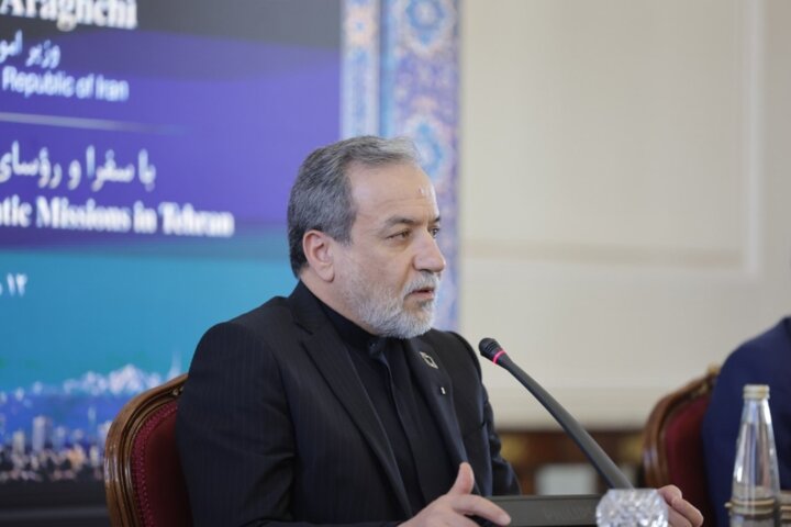 عراقچی: ایران آماده دیپلماسی است؛ پاسخ به گزینه نظامی، محکم‌تر است