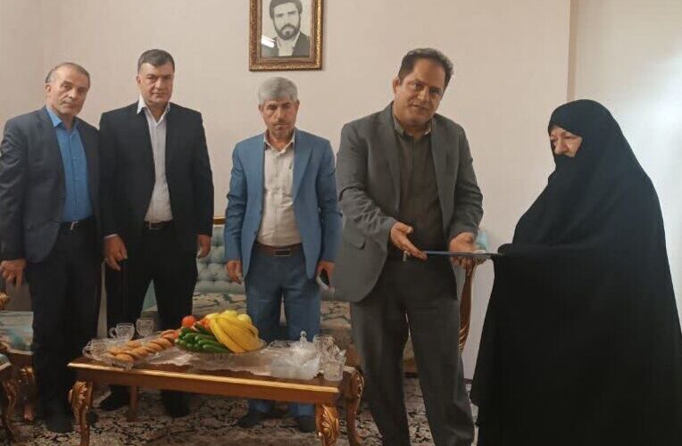 فرهنگ ایثار و شهادت باید به نسل‌های آینده منتقل شود