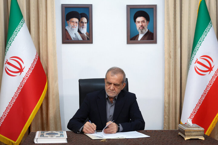 پزشکیان قهرمانی تیم ملی المپیاد نجوم و اختر فیزیک ایران را تبریک گفت
